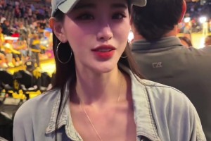 超美湖人球迷谈前三NBA球星：詹姆斯、科比、华子